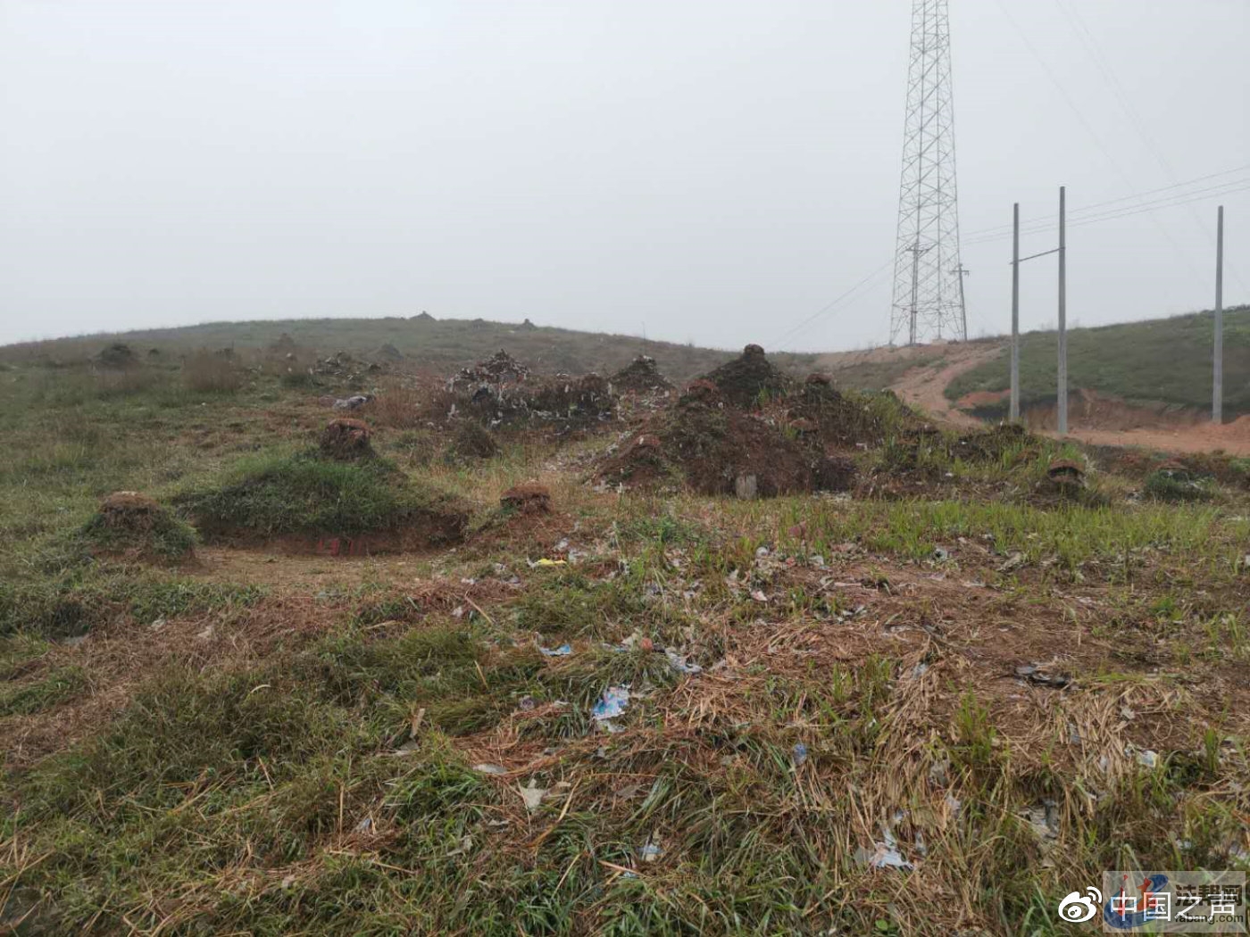 招商项目屡遭村民阻挠10年难开工 已沦为乱葬岗